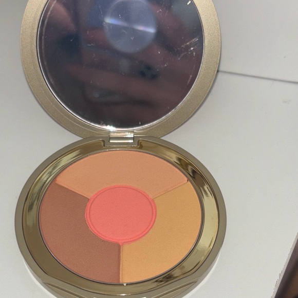 Stila Deep Face Powder Color Correcting Compact - Picture 2 of 3
